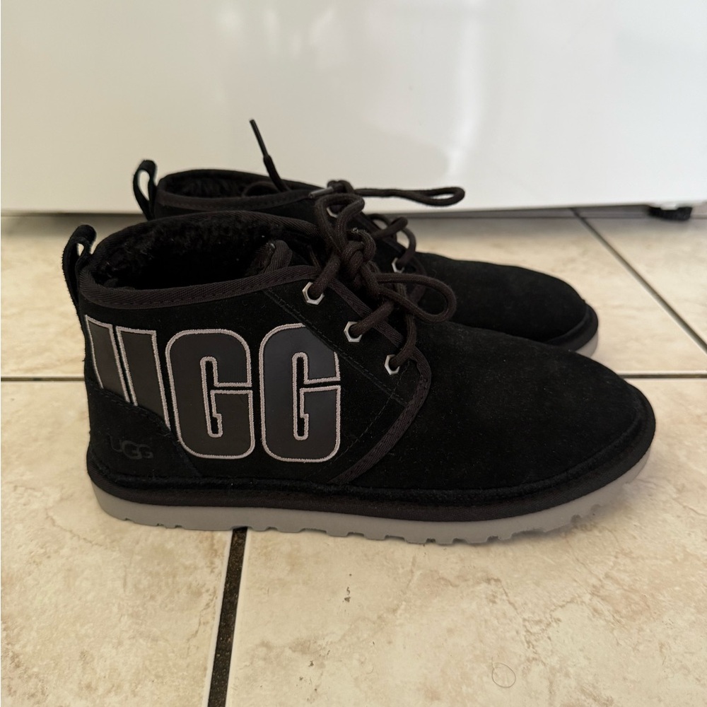 Mens UGG Black Suede Chukka Boots Used Size 9